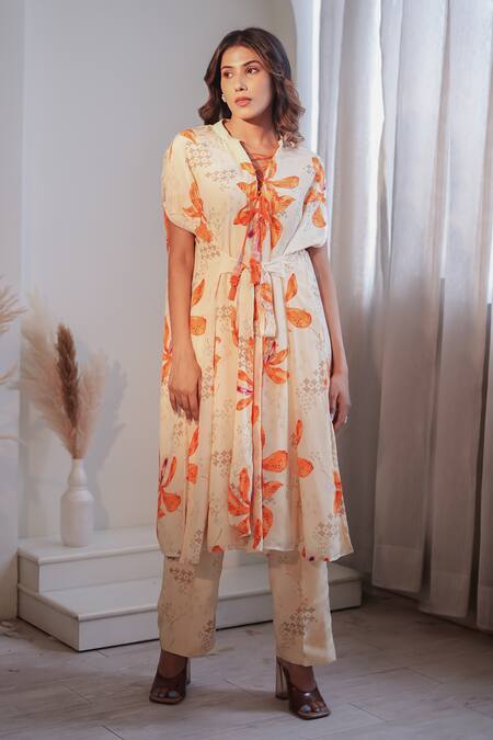 Buy_Label Flamingo By Vrinda_Ivory Crepe Lilly Pattern Kurta Set _Online_at_Aza_Fashions