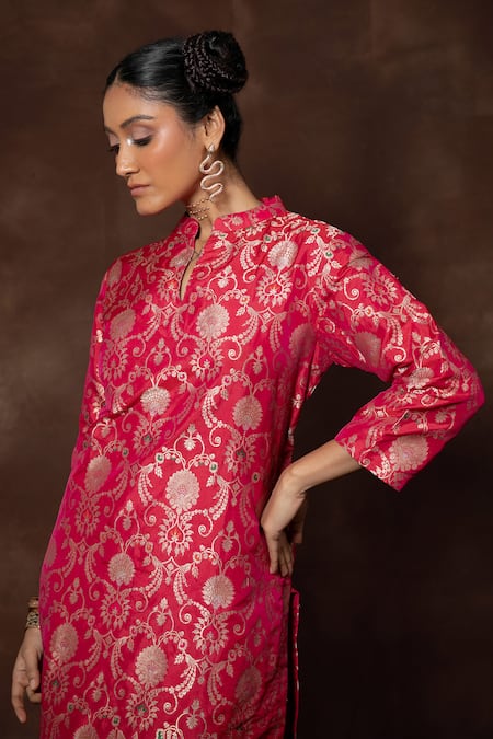 Vishwa By Pinki Sinha X AZA_Pink Silk Collared Floral Banarasi Kurta And Dhoti Pant Set _Online_at_Aza_Fashions