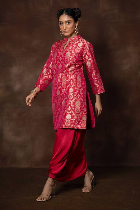 Buy_Vishwa By Pinki Sinha X AZA_Pink Silk Collared Floral Banarasi Kurta And Dhoti Pant Set _Online_at_Aza_Fashions