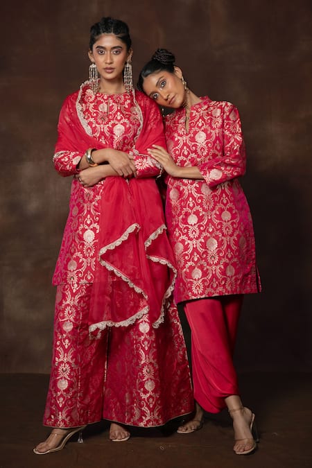 Vishwa By Pinki Sinha X AZA_Pink Silk Collared Floral Banarasi Kurta And Dhoti Pant Set _at_Aza_Fashions