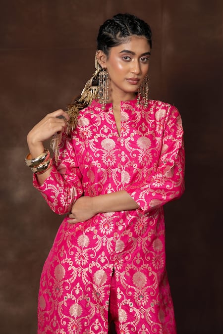 Vishwa By Pinki Sinha X AZA_Pink Silk Embroidery Collared Floral Banarasi Kurta Set _Online_at_Aza_Fashions