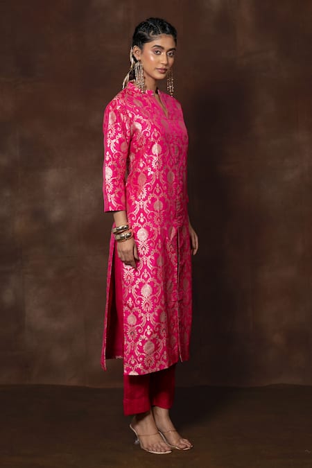 Vishwa By Pinki Sinha X AZA Floral Banarasi Silk Kurta Set 