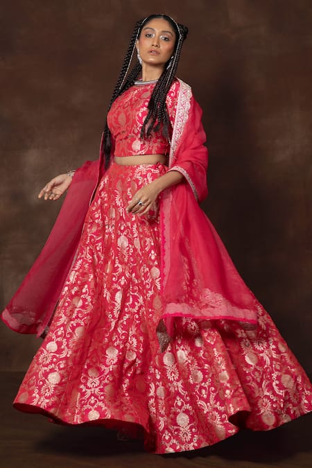Buy Vishwa By Pinki Sinha X AZA Pink Silk Embroidery Round Neck Floral Banarasi Lehenga Set Online at Aza Fashions Buy_Vishwa By Pinki Sinha X AZA_Pink Silk Embroidery Round Neck Floral Banarasi Lehenga Set _Online_at_Aza_Fashions
