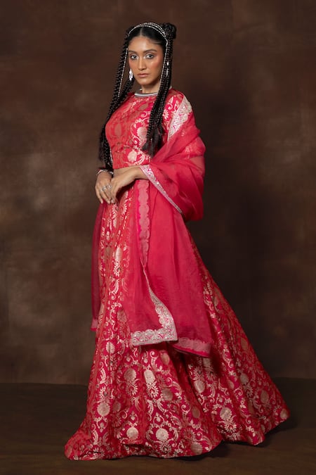 Shop Vishwa By Pinki Sinha X AZA Pink Silk Embroidery Round Neck Floral Banarasi Lehenga Set Online at Aza Fashions Shop_Vishwa By Pinki Sinha X AZA_Pink Silk Embroidery Round Neck Floral Banarasi Lehenga Set _Online_at_Aza_Fashions