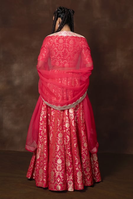 Vishwa By Pinki Sinha X AZA Pink Silk Embroidery Round Neck Floral Banarasi Lehenga Set Online at Aza Fashions Vishwa By Pinki Sinha X AZA_Pink Silk Embroidery Round Neck Floral Banarasi Lehenga Set _Online_at_Aza_Fashions