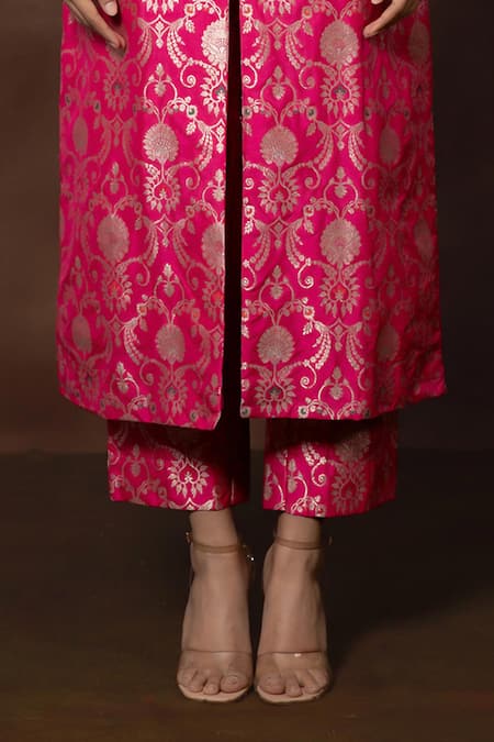 Vishwa By Pinki Sinha X AZA_Pink Silk Embroidery Collared Floral Banarasi Kurta Set _Online_at_Aza_Fashions