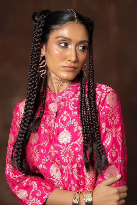 Buy_Vishwa By Pinki Sinha X AZA_Pink Silk Embroidery Collared Floral Banarasi Kurta Set _Online_at_Aza_Fashions