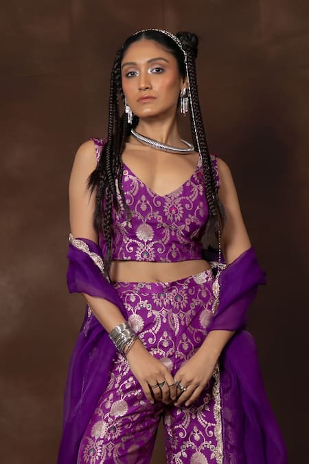 Vishwa By Pinki Sinha X AZA_Purple Silk Lace V-neck Handwoven Banarasi Gharara Set _Online_at_Aza_Fashions