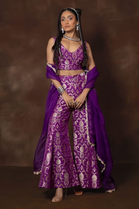 Buy_Vishwa By Pinki Sinha X AZA_Purple Silk Lace V-neck Handwoven Banarasi Gharara Set _Online_at_Aza_Fashions