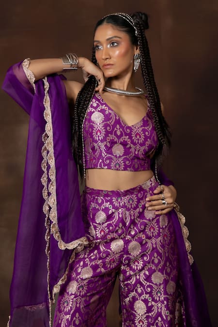 Buy_Vishwa By Pinki Sinha X AZA_Purple Silk Lace V-neck Handwoven Banarasi Gharara Set 