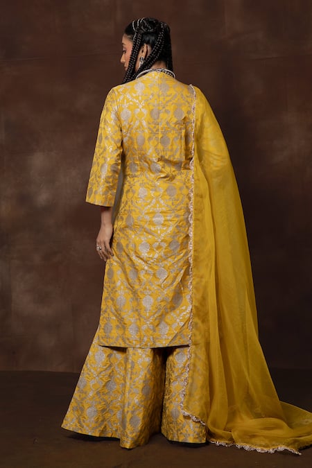 Vishwa By Pinki Sinha X AZA Floral Jaal Banarasi Silk Kurta Set 