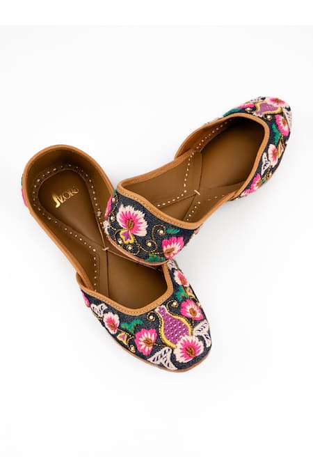 Azora Bloom Cutdana Embroidered Juttis 