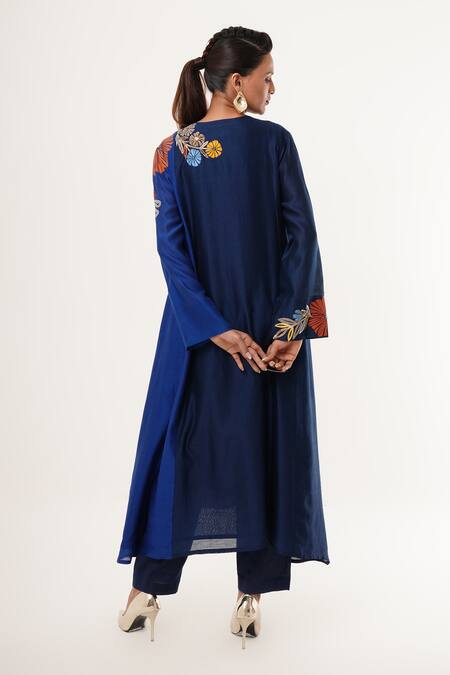 Jajaabor Floral Embroidered Kurta Set 