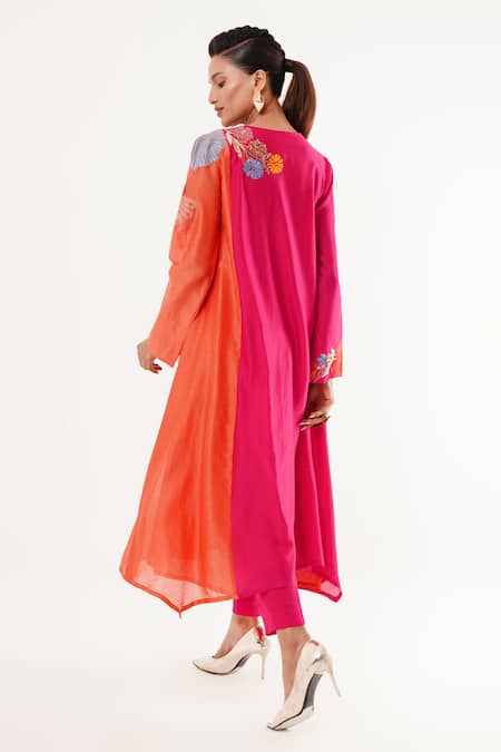 Jajaabor Floral Embroidered Kurta & Pant Set 