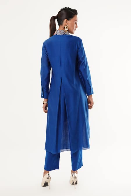 Jajaabor Floral Embroidered Kurta & Pant Set 