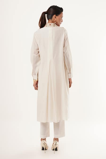 Jajaabor Floral Embroidered Kurta & Pant Set 