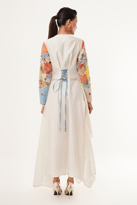 Jajaabor Floral Applique Asymmetric Kurta Set 