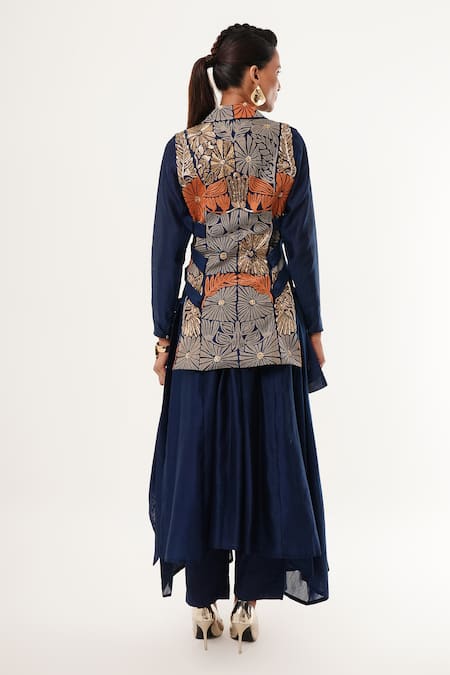 Jajaabor Draped Kurta Set With Embroidered Jacket 