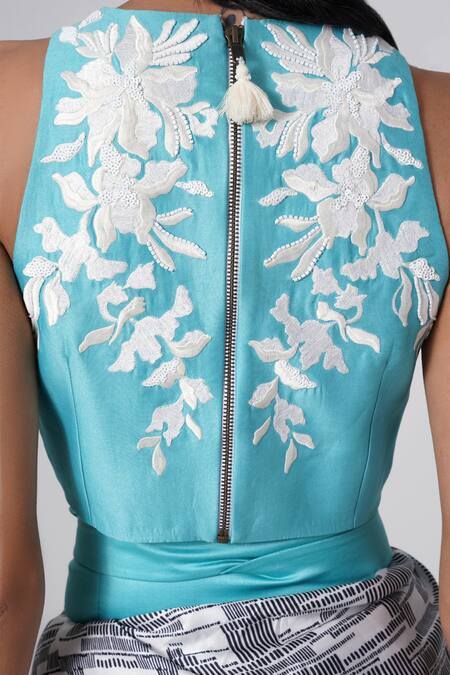 Madder Much Gray Modal, Chanderi Silk, Satin Abstract Print Saree Set With Floral Blouse at Aza Fashions Madder Much_Gray Modal, Chanderi Silk, Satin Abstract Print Saree Set With Floral Blouse _at_Aza_Fashions