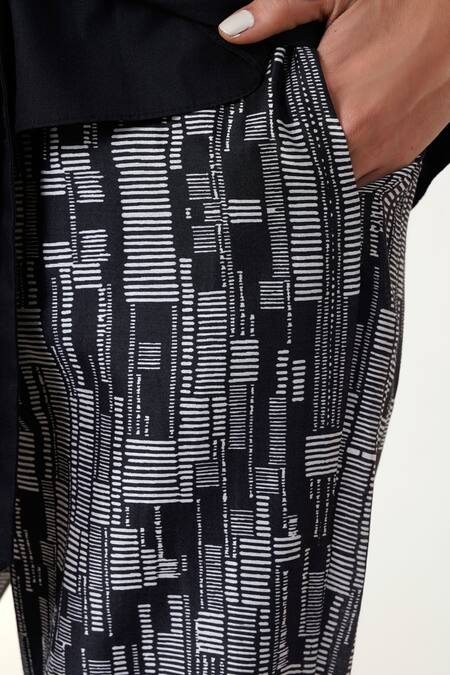 Buy_Madder Much_Black Chanderi Silk, Poplin Keyhole Neck Bow Top And Geometric Print Pant Set 