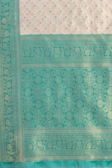 Naintara Bajaj_Green Kota Doria Fringe, Embroidery V-neck Geometric Woven Kanjivaram Saree Set _Online_at_Aza_Fashions