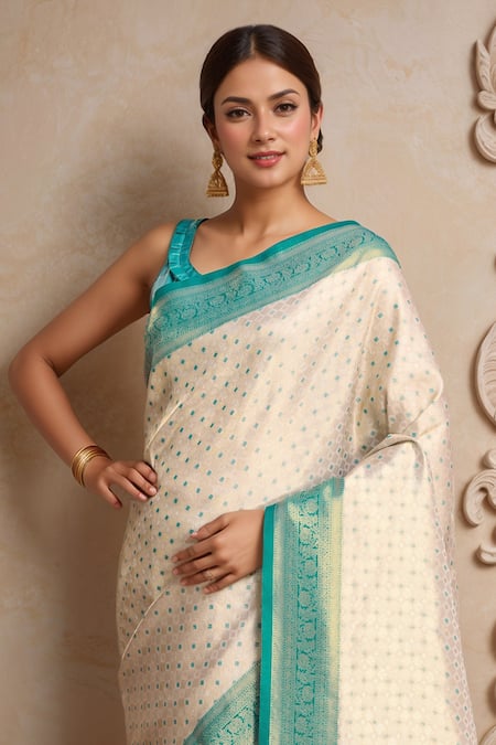 Buy_Naintara Bajaj_Green Kota Doria Fringe, Embroidery V-neck Geometric Woven Kanjivaram Saree Set _Online_at_Aza_Fashions