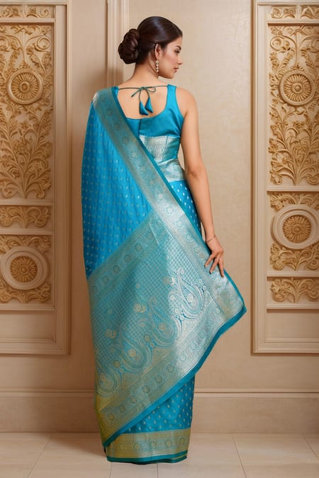 Naintara Bajaj_Blue Viscose, Silk Embroidery Round Neck Paisley Woven Saree Set _Online_at_Aza_Fashions