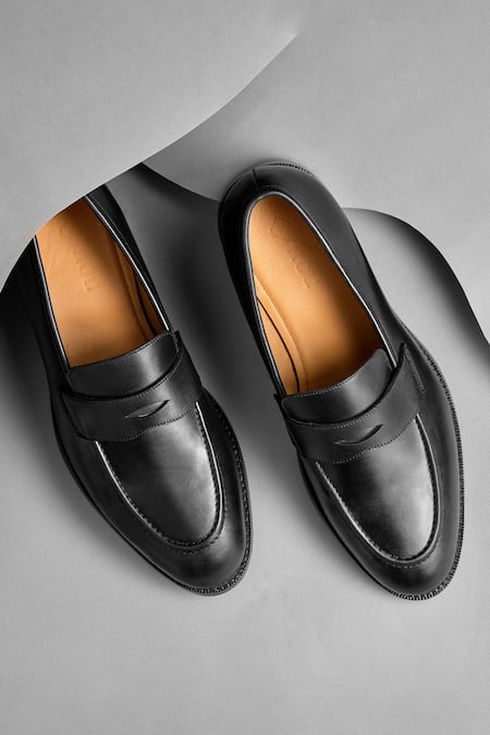 Nou Black Moccasin Loafers with Cutwork 
