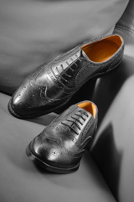 Shop_Nou_Black Embroidery Brogue Pattern Leather Shoes _Online_at_Aza_Fashions