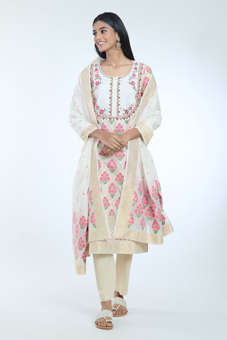 Samyukta Singhania Cream Banarasi Chanderi Silk Floral Round Pattern Kurta With Pant 