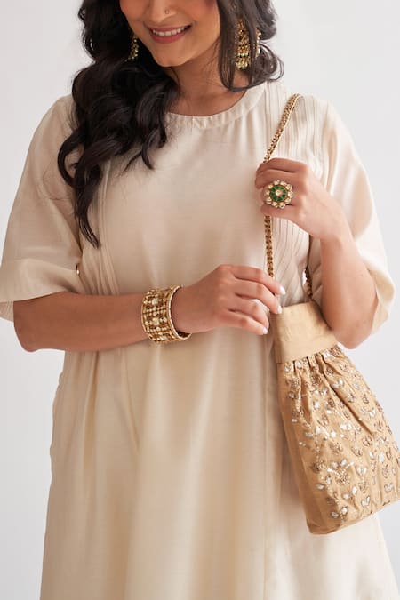 Vaaya_Off White Chanderi Round Neck Stripe Kurta And Pant Set _Online_at_Aza_Fashions
