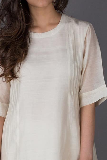Buy_Vaaya_Off White Chanderi Round Neck Stripe Kurta And Pant Set _Online_at_Aza_Fashions