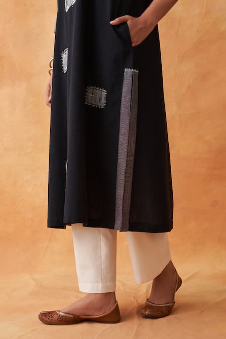 Buy_Vaaya_Black Cotton Embroidery Open Neck Ikkat Motif Straight Kurta 
