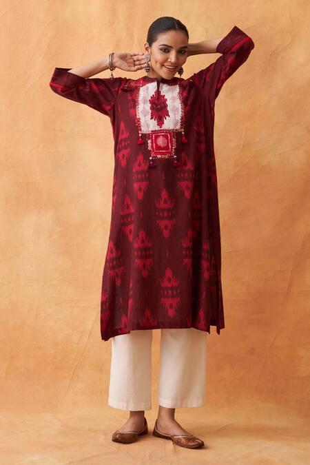Vaaya_Burgundy Handloom Cotton Tassels Split V-neck Hand Woven Ikkat Kurta _Online_at_Aza_Fashions
