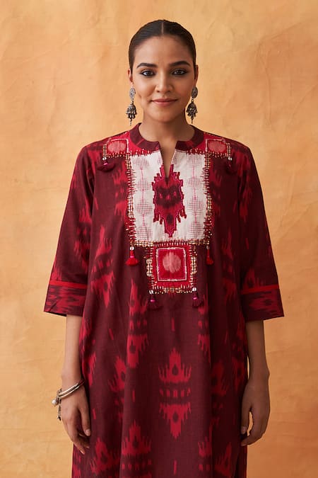 Shop_Vaaya_Burgundy Handloom Cotton Tassels Split V-neck Hand Woven Ikkat Kurta _Online_at_Aza_Fashions