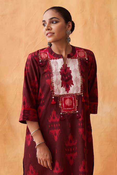 Vaaya_Burgundy Handloom Cotton Tassels Split V-neck Hand Woven Ikkat Kurta _at_Aza_Fashions