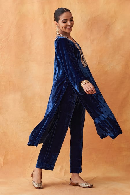 Vaaya Blue Silk, Velvet Gota Patti, Sequins, Beads V-neck Twilight Kurta Set Online at Aza Fashions Vaaya_Blue Silk, Velvet Gota Patti, Sequins, Beads V-neck Twilight Kurta Set _Online_at_Aza_Fashions