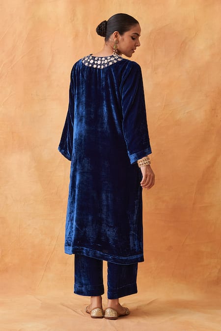 Shop Vaaya Blue Silk, Velvet Gota Patti, Sequins, Beads V-neck Twilight Kurta Set at Aza Fashions Shop_Vaaya_Blue Silk, Velvet Gota Patti, Sequins, Beads V-neck Twilight Kurta Set _at_Aza_Fashions