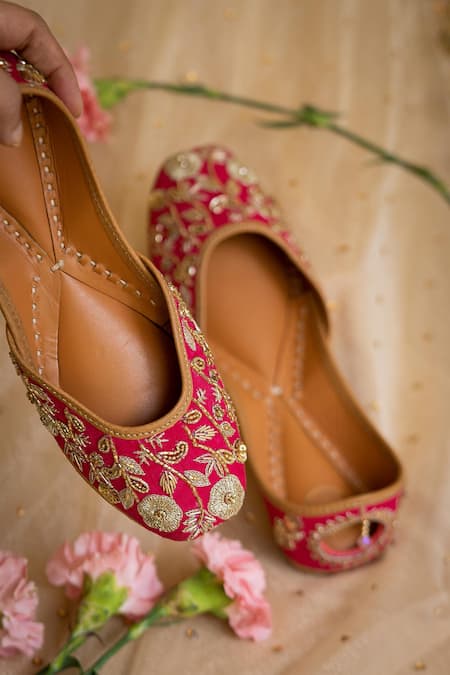 Shop_Moy_Pink Embroidered Juttis_at_Aza_Fashions