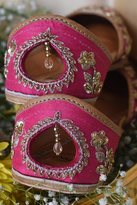 Buy_Moy_Pink Embroidered Juttis_Online_at_Aza_Fashions