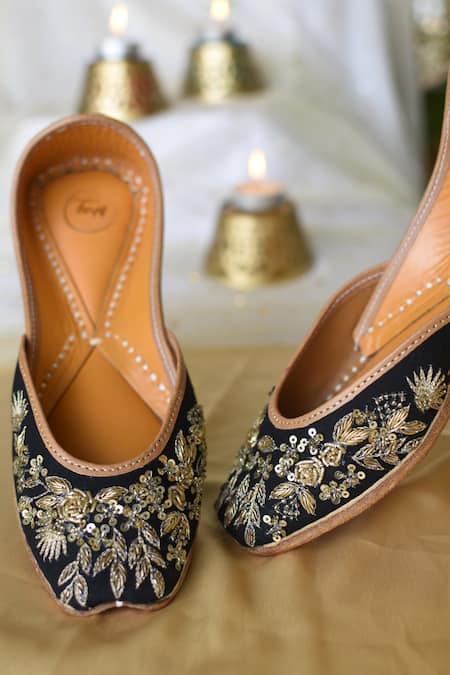 Moy_Black Zardozi Sequin Juttis_Online_at_Aza_Fashions