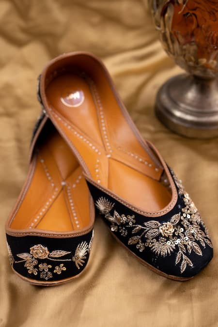 Buy_Moy_Black Zardozi Sequin Juttis_Online_at_Aza_Fashions