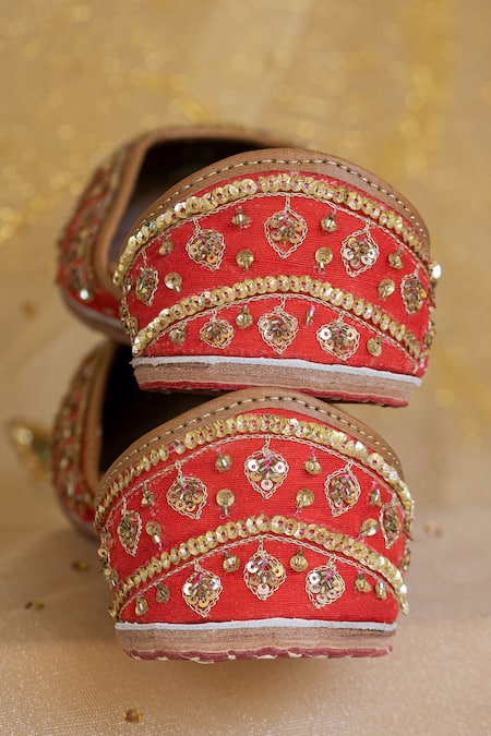 Buy_Moy_Red Gulaal Sequin Embroidered Juttis_Online_at_Aza_Fashions