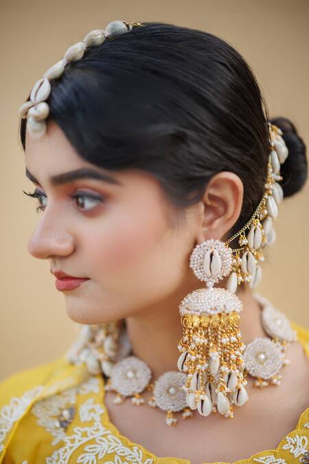 Buy_Kanyaadhan By Dhirajaayushi_Off White Beads And Shell Embellished Choker Set _Online_at_Aza_Fashions