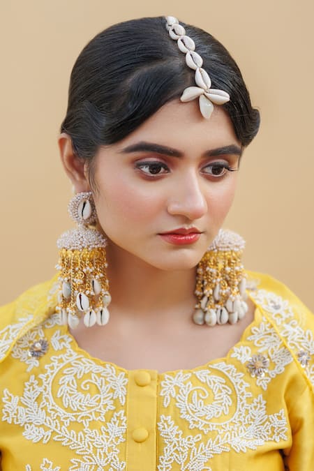 Kanyaadhan By Dhirajaayushi Bead & Shell Embellished Choker Set 