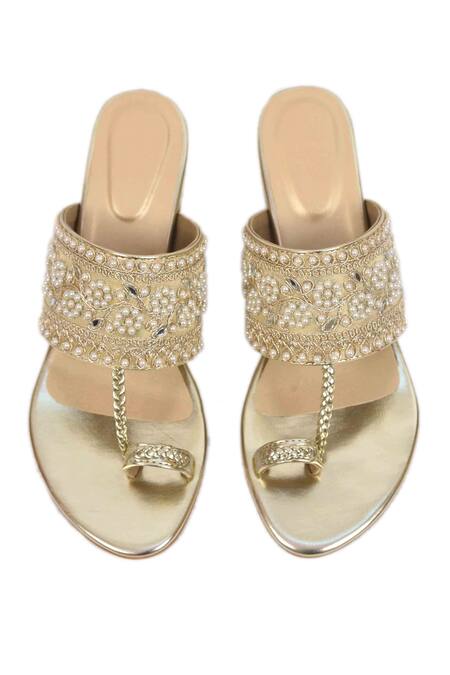 Buy Irasoles Gold Pearls Kolhapuri Heels With Bloom Embroidery Buy_Irasoles_Gold Pearls Kolhapuri Heels With Bloom Embroidery