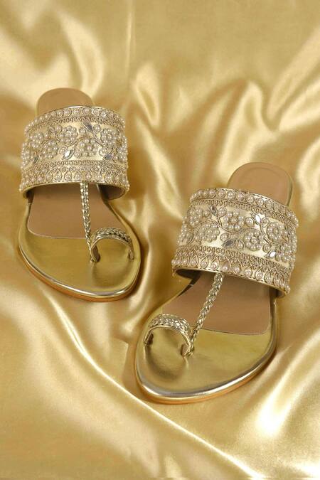 Shop Irasoles Gold Pearls Kolhapuri Heels With Bloom Embroidery Shop_Irasoles_Gold Pearls Kolhapuri Heels With Bloom Embroidery