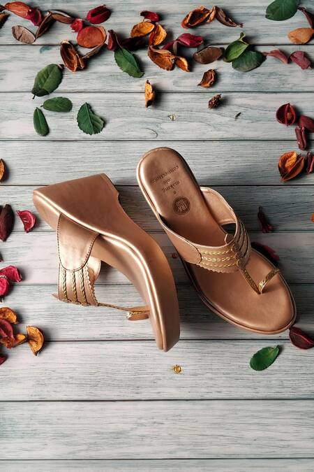 Buy_Irasoles_Rose Gold Metallic Thread Kolhapuri Wedges _Online_at_Aza_Fashions
