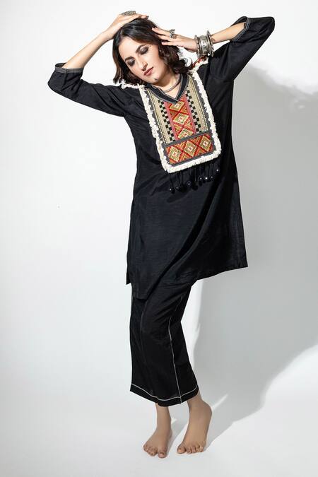 Anmol Kakad_Black Silk Mirrors, Embroidery V-neck Tassel Kurta And Pant Set_Online_at_Aza_Fashions