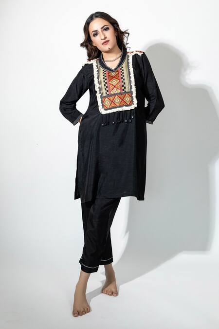 Buy_Anmol Kakad_Black Silk Mirrors, Embroidery V-neck Tassel Kurta And Pant Set_Online_at_Aza_Fashions